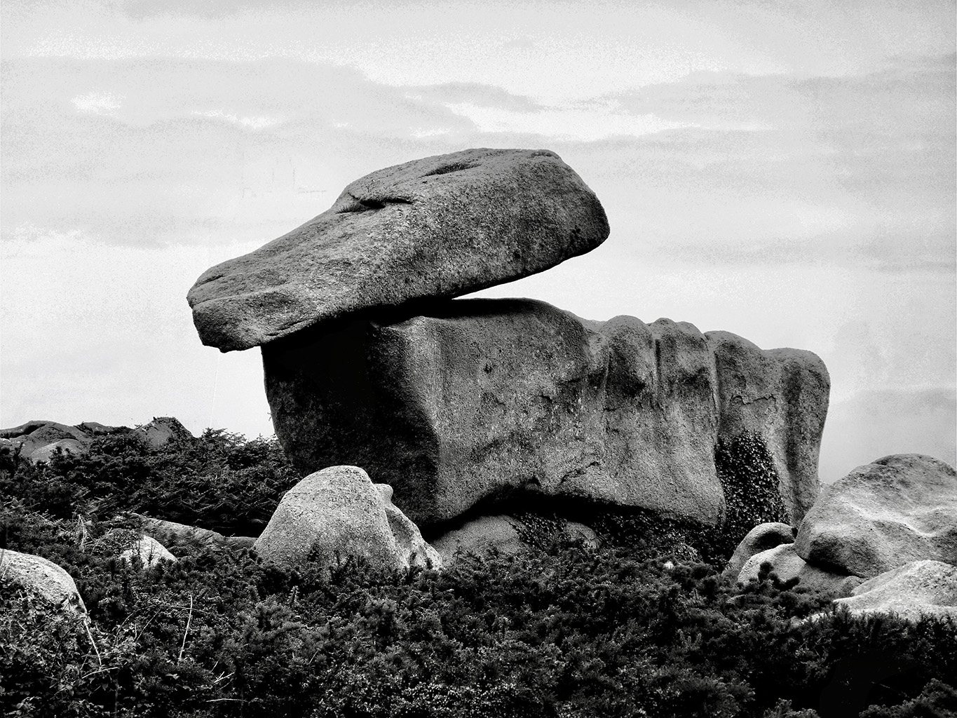 Sven Teuber – Ploumanac’h, Felsblock in Balance