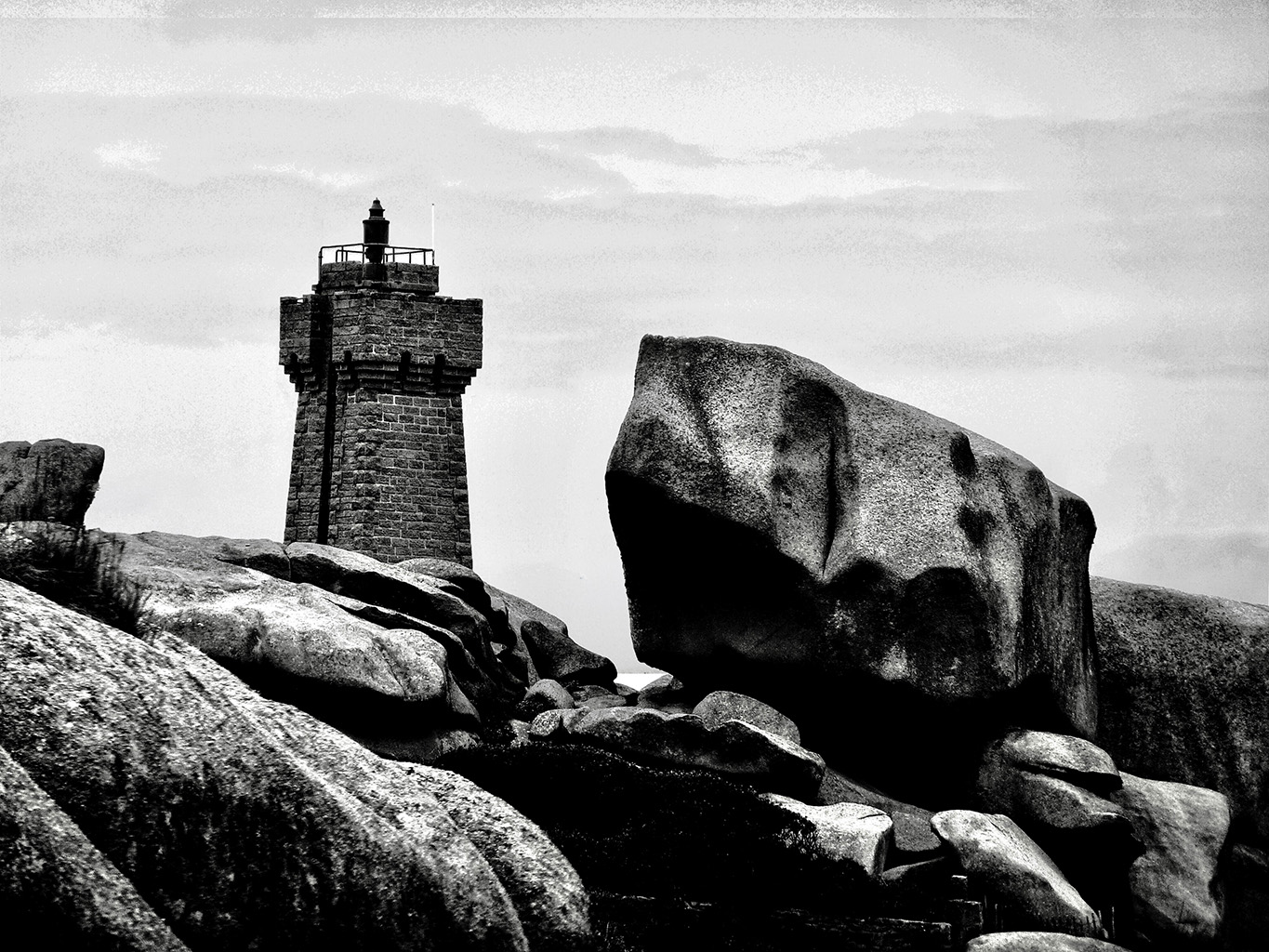 Sven Teuber – Ploumanac’h, Phare de Men Ruz Leuchtturm auf Felsmassiv